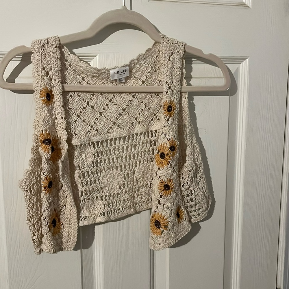 Flower crochet cropped top. Size M/L.